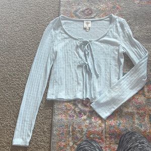 Light spring time sweater ***WILLING TO NEGOTIATE PRICE****